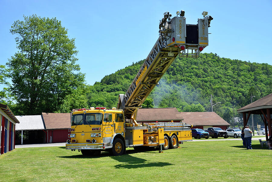 Sutphen Tower Ladder Photograph by Kurt Von Dietsch - Fine Art America