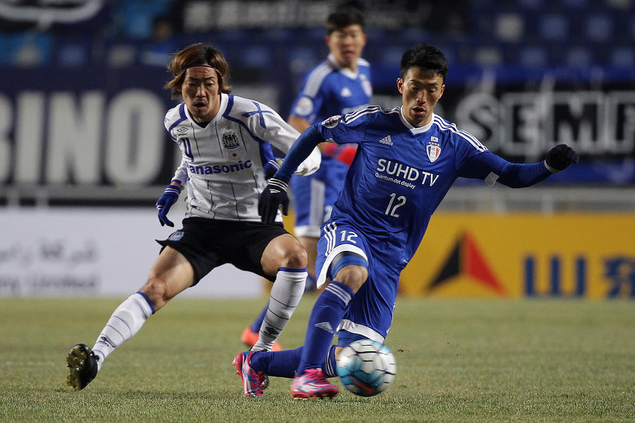 Suwon Samsung Bluewings FC v Gamba Osaka - AFC Champions League Group G Photograph by Chung Sung-Jun