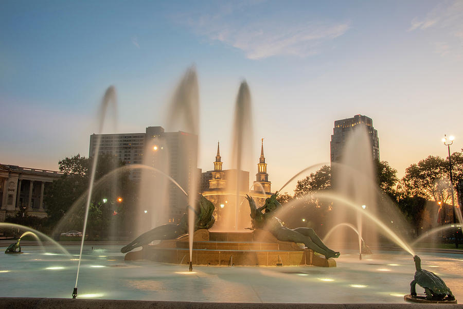 Swann Fountain at First Light - Philadelphia Photograph by Bill Cannon