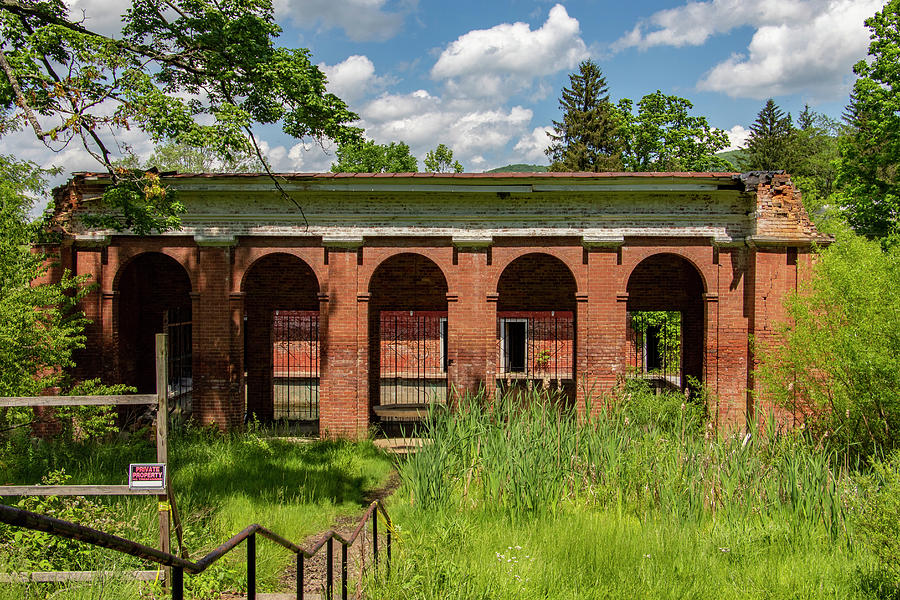 Sweet Springs Resort Photograph by Jean Haynes Pixels