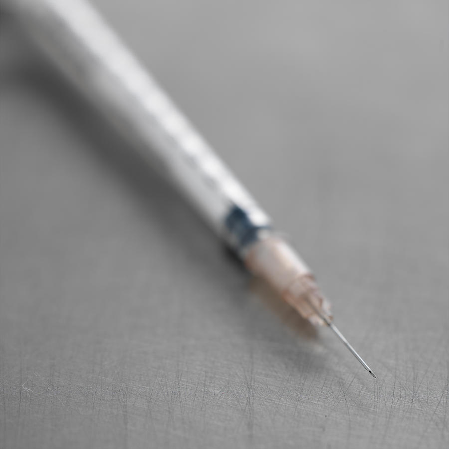 Syringe, close up Photograph by Paul Tearle