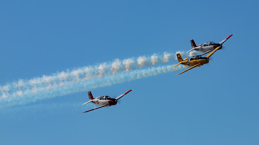 T-34S Banking Right Photograph by Mike Lee