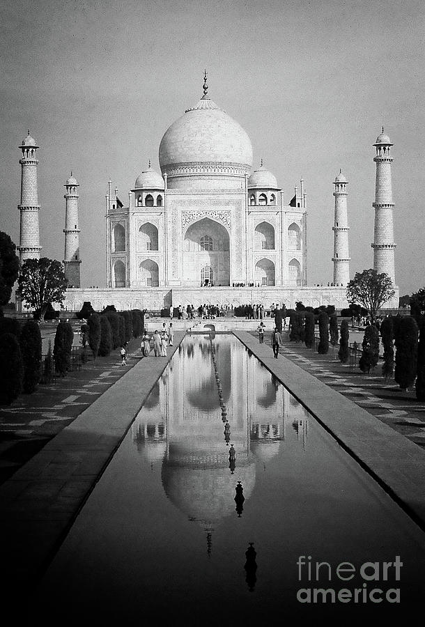 Taj Mahal Christmas 1978 Photograph by Bob Hislop