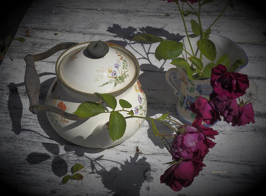 Tea Pot Red Roses Photograph by Richard Thomas