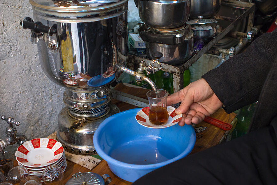 Tea shop in Sulaymaniyah, Iraqi Kurdistan, Iraq Photograph by Guido Dingemans, De Eindredactie