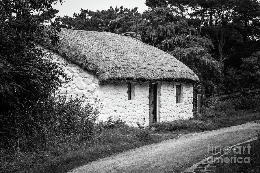 Thatched Cottage Country Lane bw Photograph by Eddie Barron