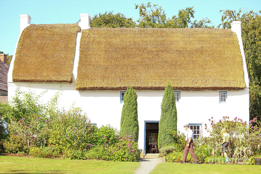 Thatched House Gardeners Photograph by Eddie Barron