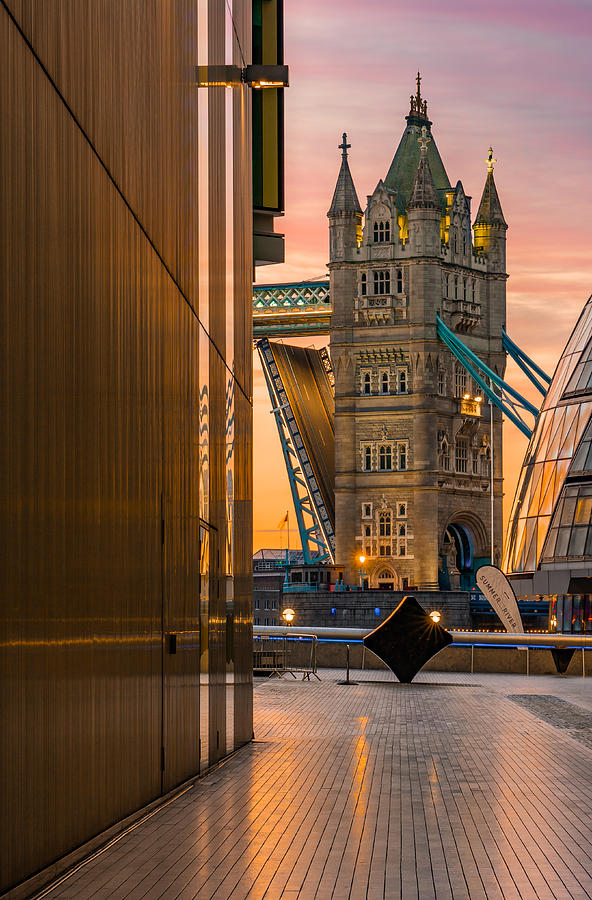 The 3 Lines Leading Towards Tower Bridge In London. Photograph