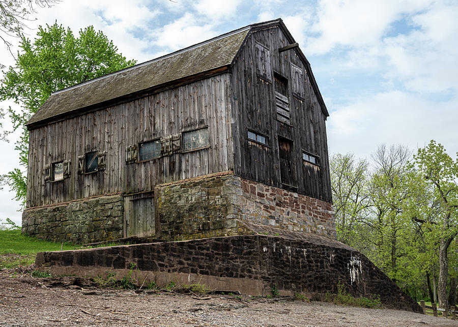 The Barn Boathouse at Weathersfield Cove Photograph by Kyle Lee
