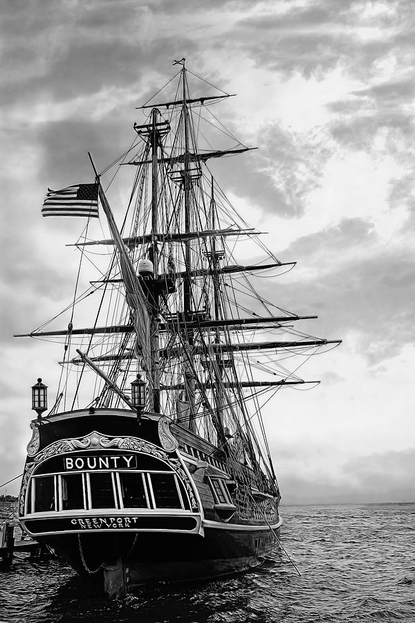 The Bounty - Sail West Photograph by Chrystyne Novack