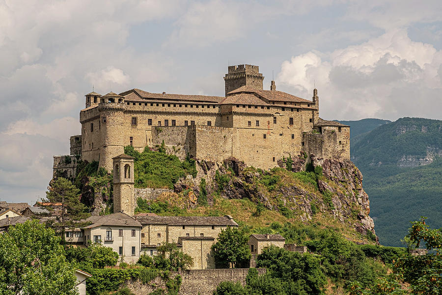 The castle of Bardi i Photograph by Giorgio Morara - Fine Art America