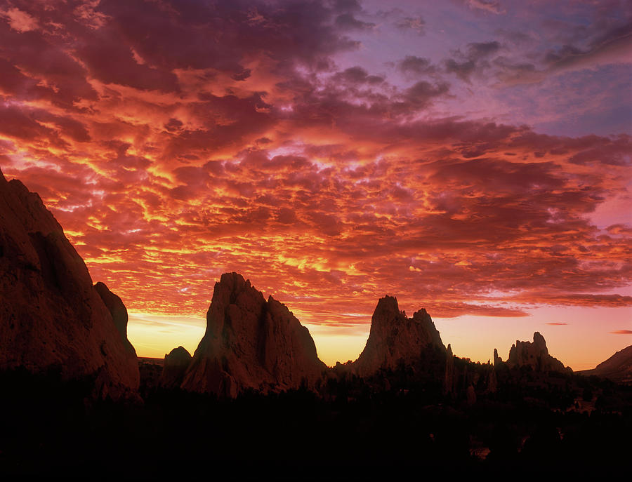 The Colorado Sky Graced With Scarlet Ripples, Garden Of The Gods, Colorado Springs Photograph by Bijan Pirnia