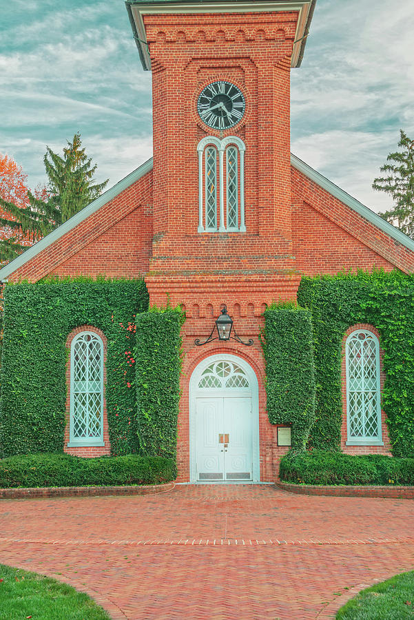 The Confederate General, Robert E. Lee Is Buried In This Building