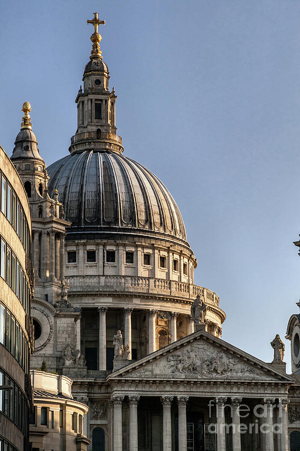 The dome of St. Paul's Cathedral with its Baroque architecture at ...