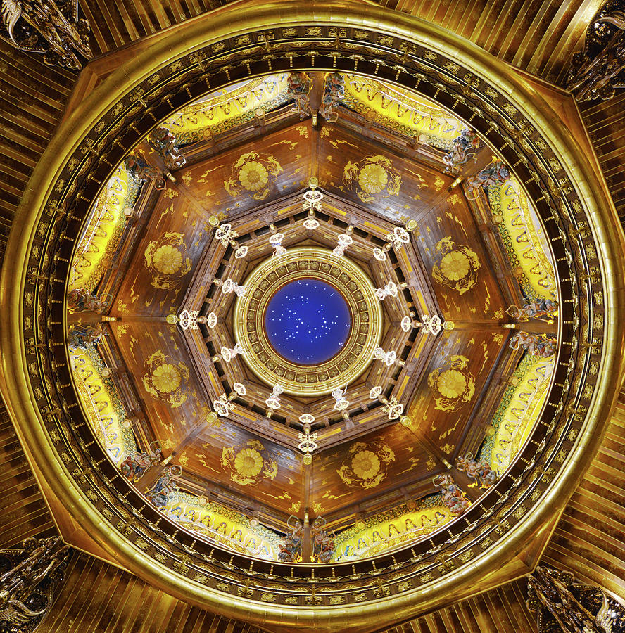 The dome of the Brahma Palace          Photograph by Yue Wang