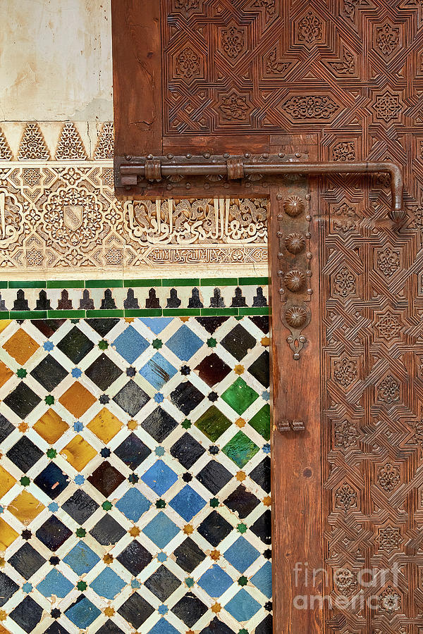 The door and the tiles Photograph by Juan Carlos Ballesteros