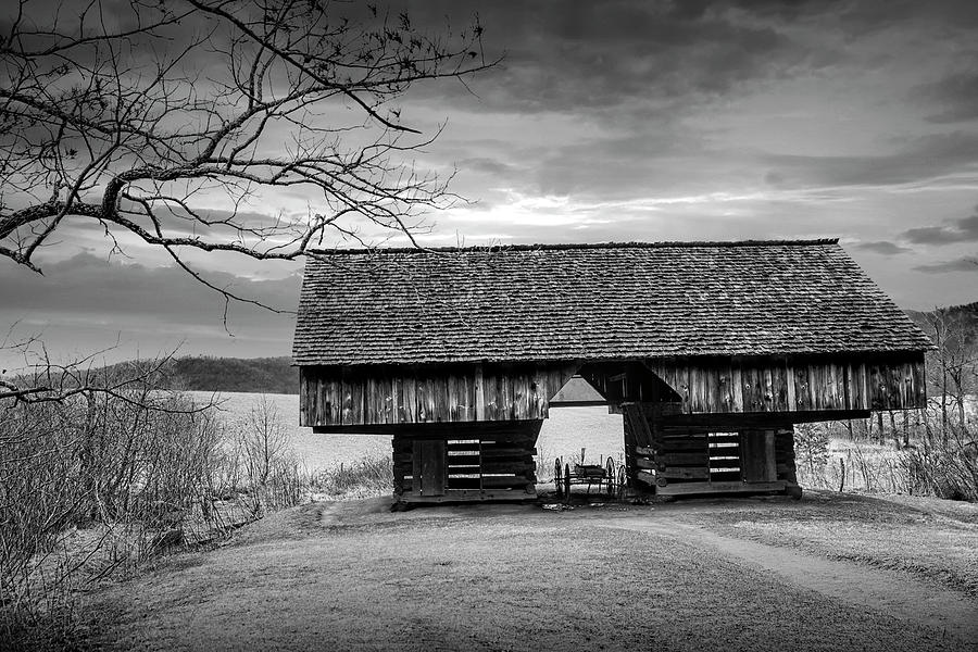 The Double Cantilever Barn on the Tipton farm in Cades Cove i Photograph by Randall Nyhof