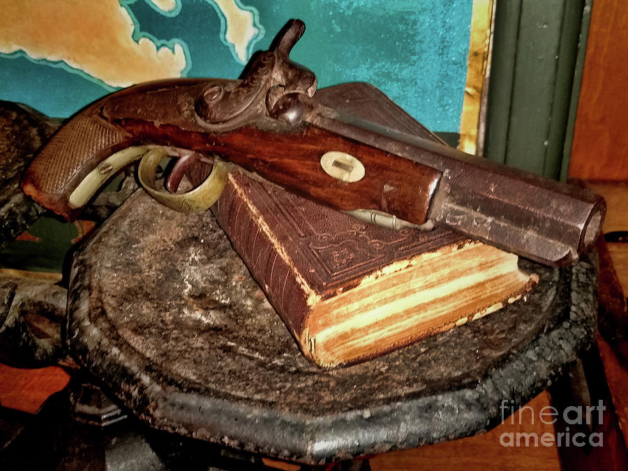 Flintlock Blunderbuss Pistol Framed Print by Paul Ward - Fine Art