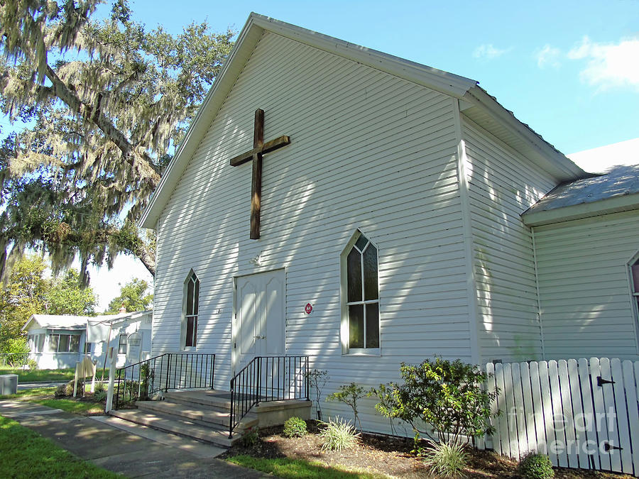The First Presbyterian Church Of Wildwood Photograph by D Hackett