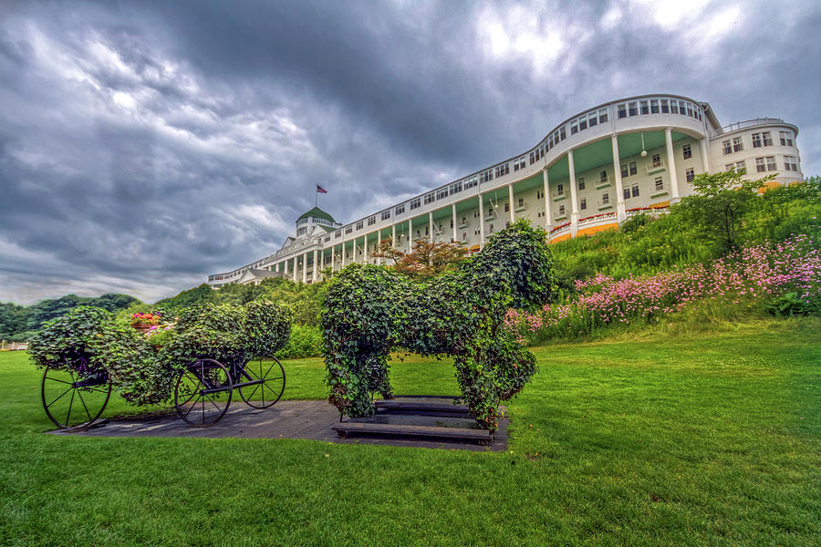 The Grand Hotel Mackinac Island Photograph by Jerry Gammon