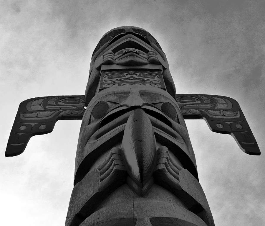 The great totem pole Photograph by David Lee Thompson