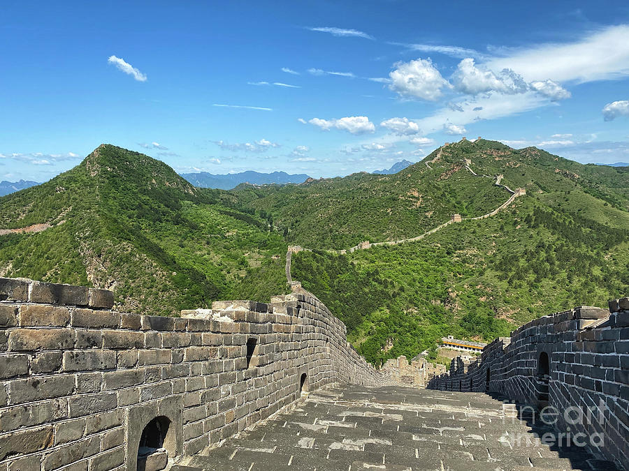 Mountain Photograph - The Great Wall of China by Iryna Liveoak