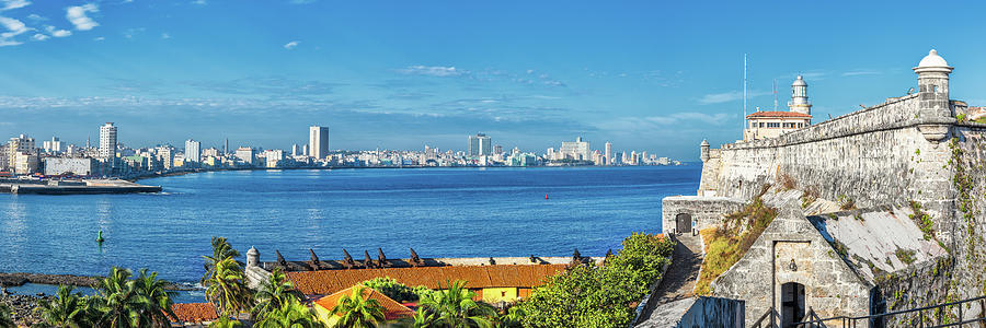 Panoramic view of the Havana skyline and El Morro lighthouse Photograph ...