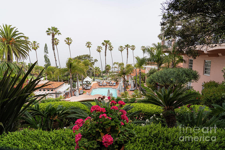 The Historic La Valencia Hotel La Jolla California Ocean Side Photograph by Wayne Moran