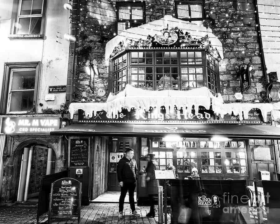 The Kings Head Nights in Galway Photograph by John Rizzuto
