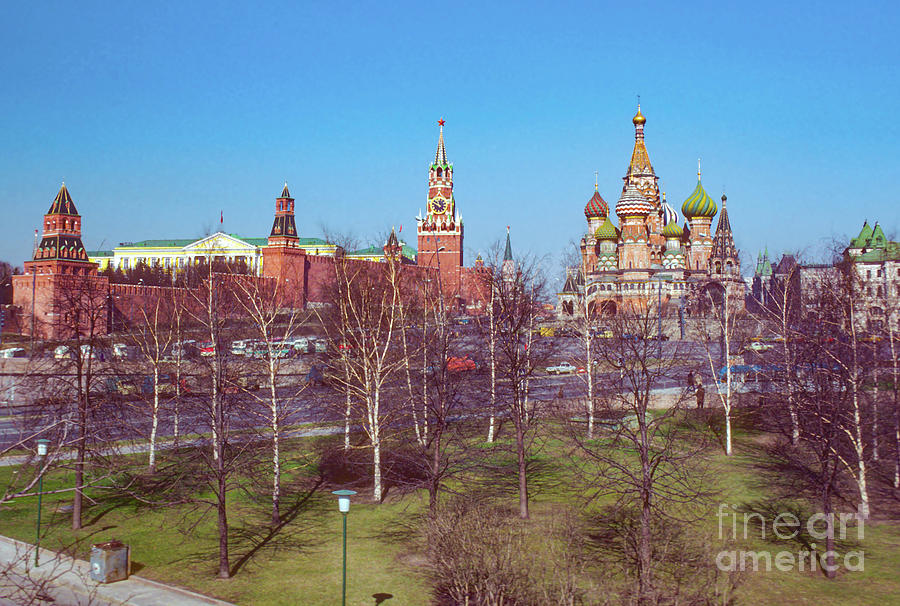 The Kremlin Photograph by Bob Phillips