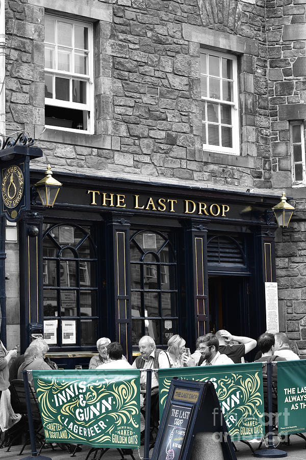 The Last Drop Tavern, Grassmarket Photograph by Yvonne Johnstone