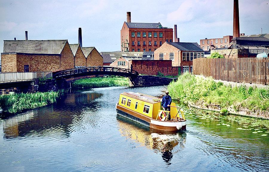 The Leicester Grand Union Canal 1981 Photograph by Gordon James