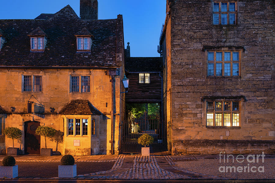 The Lygon Arms at Dawn Broadway Photograph by Tim Gainey