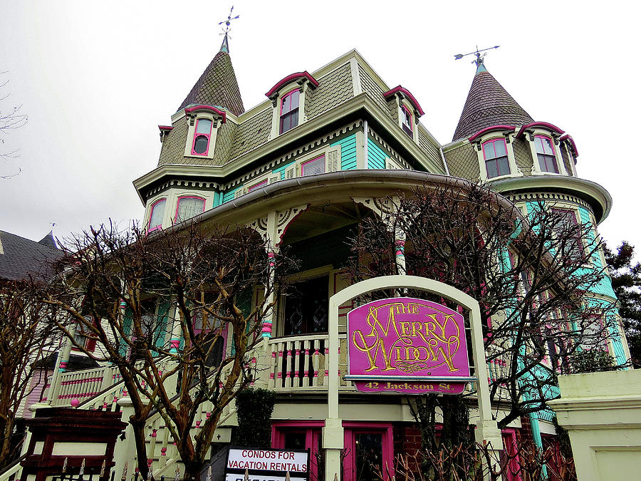 The Merry Widow Rooming House in Cape May New Jersey Photograph by Linda Stern