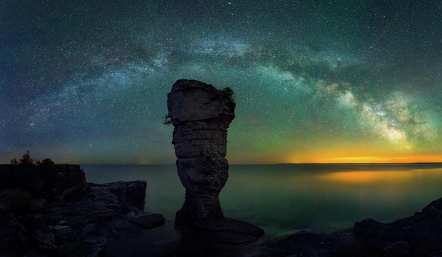 The Milky Way Above Flowerpot Island Photograph by Henry w Liu