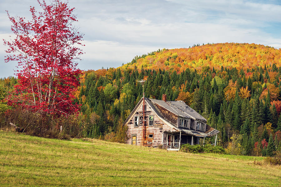 The Old Farmhouse - Pittsburg, NH October 2022 Photograph by John Rowe