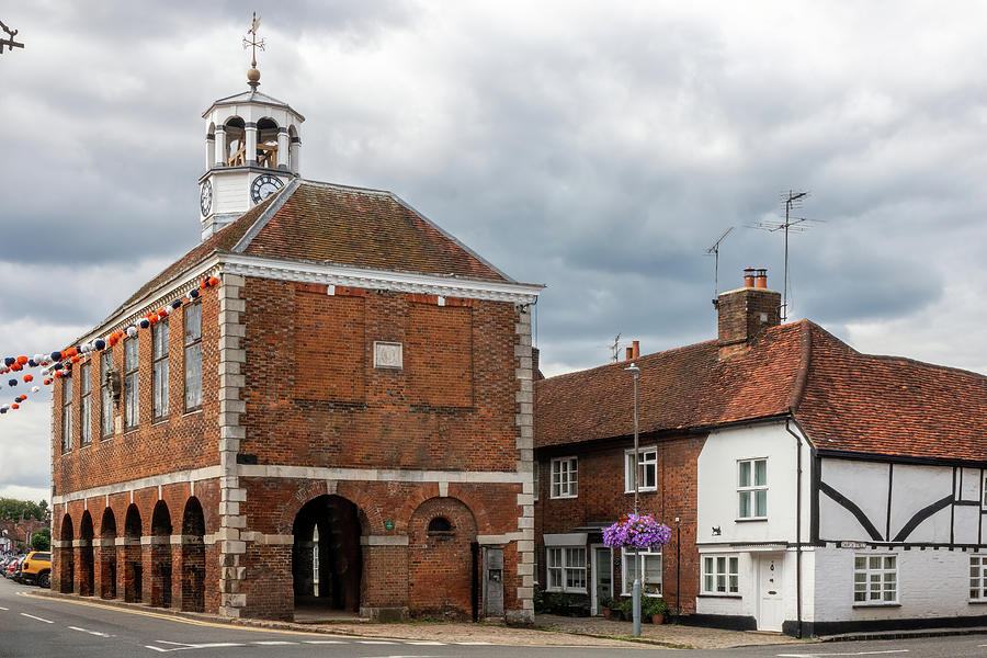 The old Market Hall, Old Amersham Photograph by Kevin Hellon - Fine Art ...