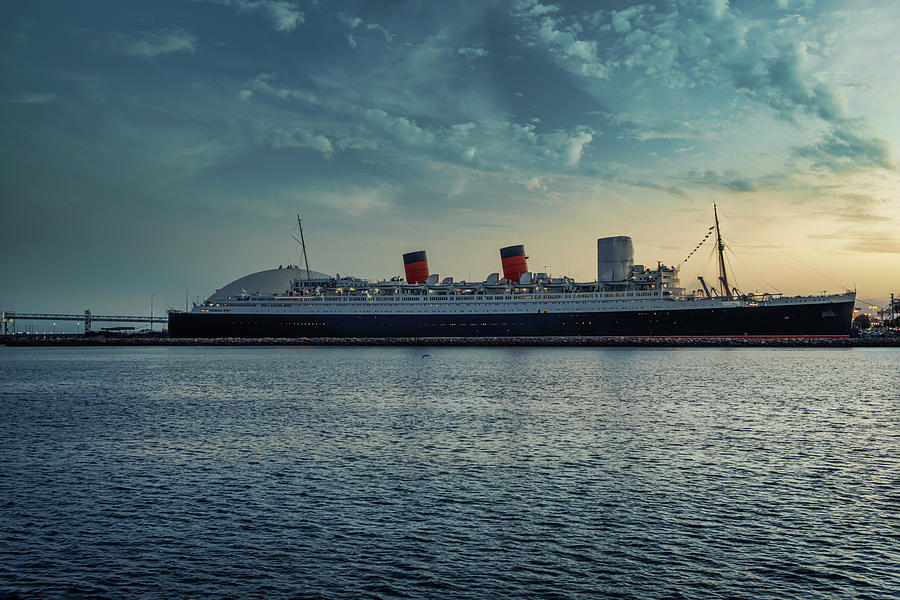 The Queen Mary At Dusk Photograph by Gene Parks