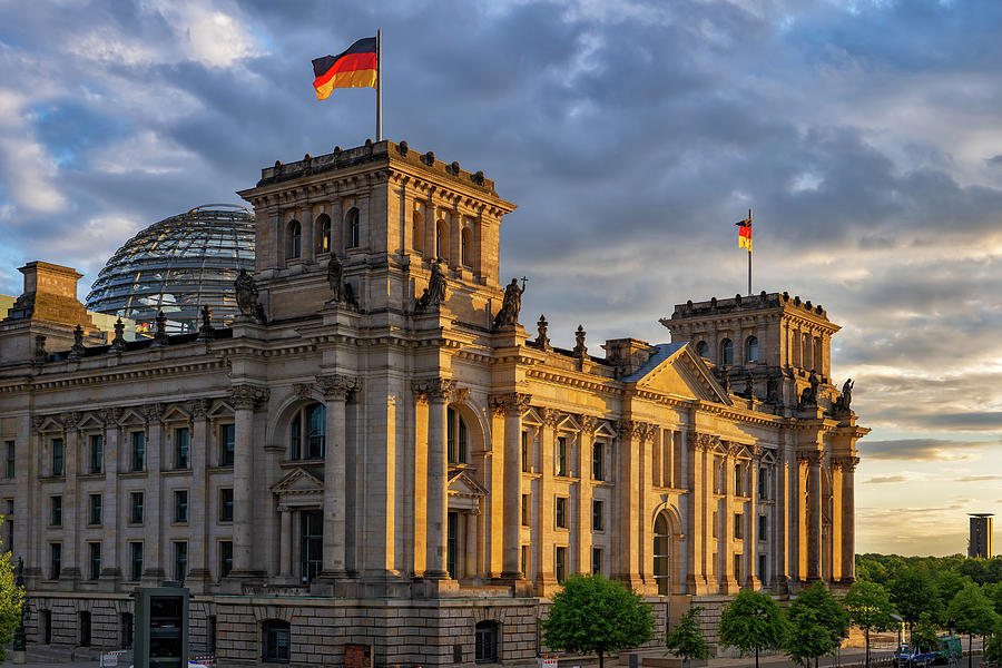 The Reichstag At Sunset In Berlin Photograph by Artur Bogacki