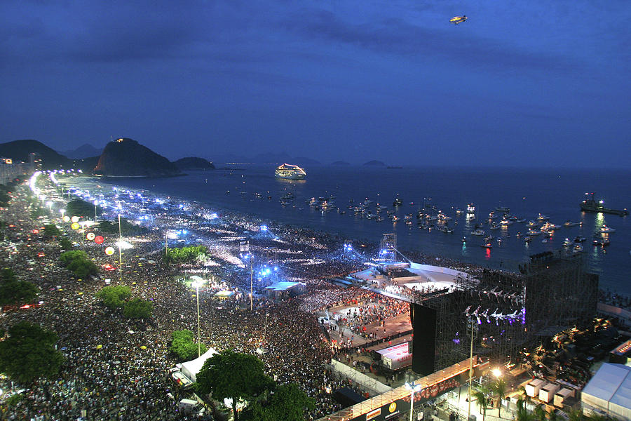 THE ROLLING STONES on Copacabana Beach in Rio De Janeiro, Brazil ...