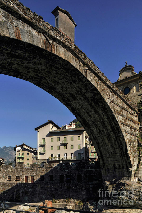 The Roman or Devil's Bridge at Pont Saint Martin, Aosta Valley, Italy ...