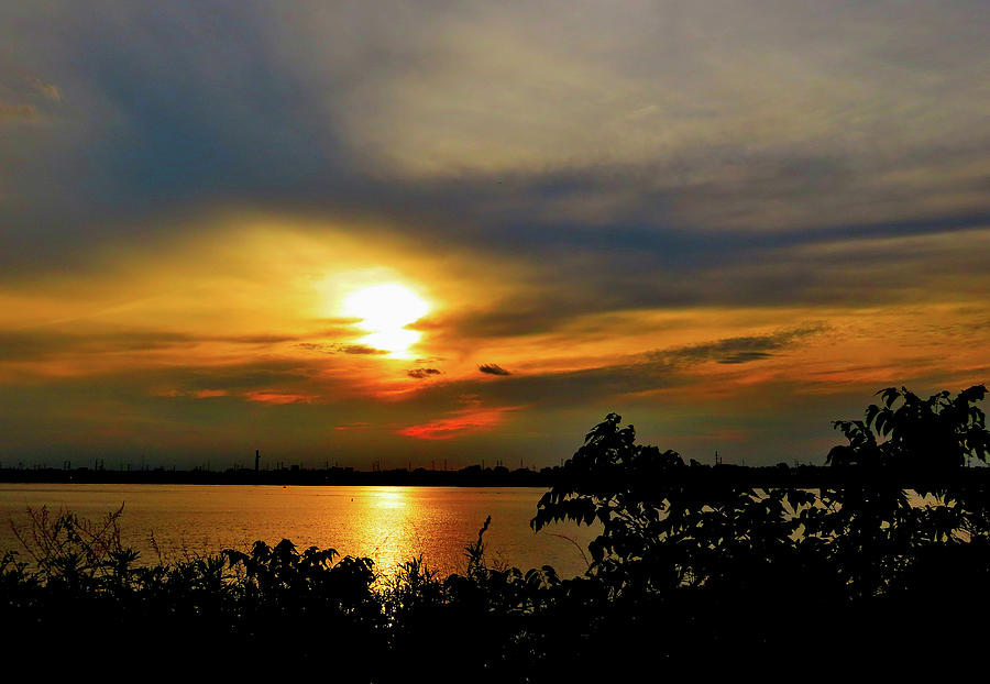 The Sun Going Down Over the Delaware River Photograph by Linda Stern