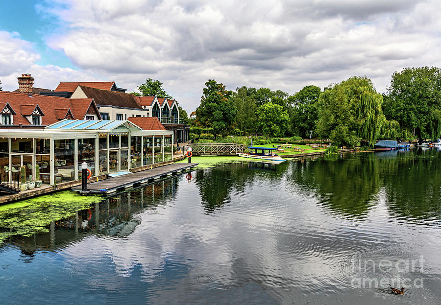 The Swan At Streatley On Thames Photograph By Ian Lewis - Pixels