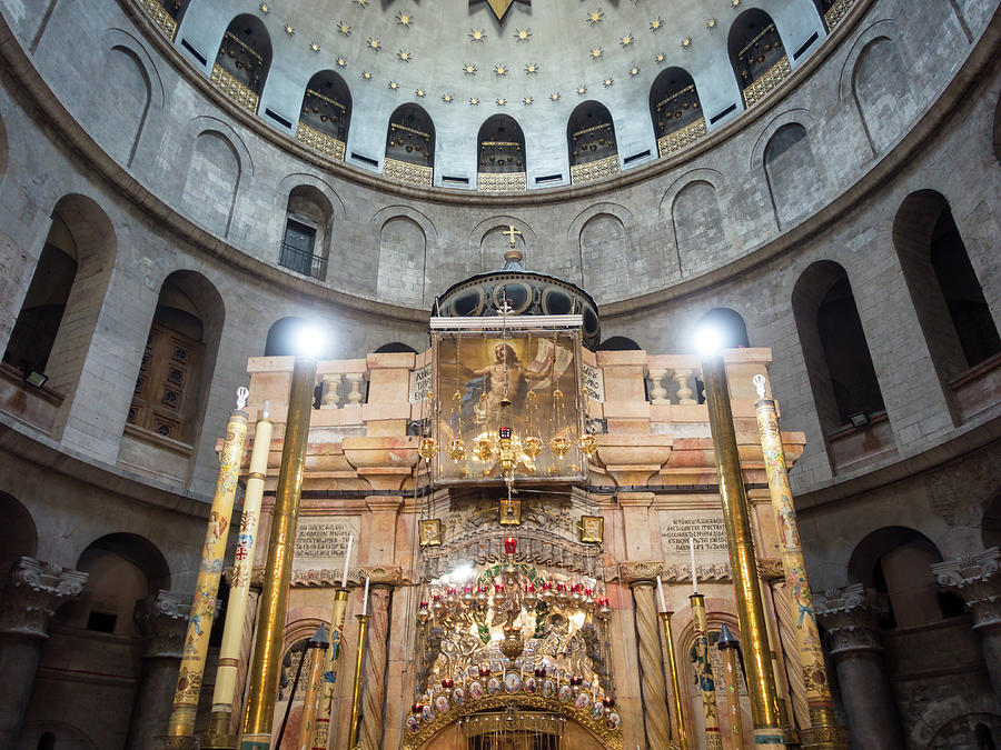 The tomb of Jesus in the Church of the Holy Sepulchre in Jerusalem ...