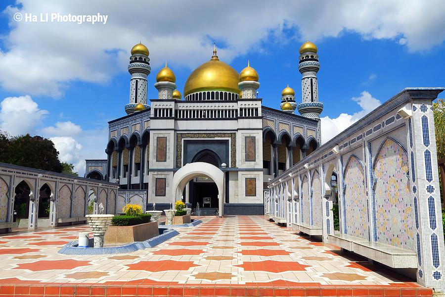 The Well Known Jame' Asr Hassanil Bolkiah Mosque at Bandar Seri Begawan ...