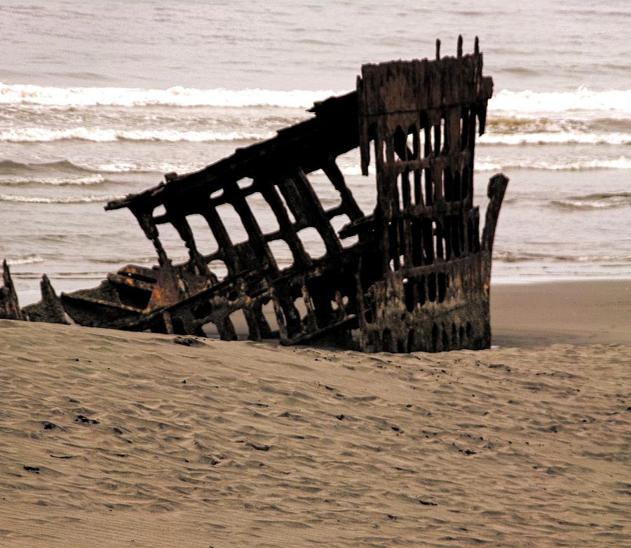 The Wreck of The Peter Iredale Photograph by Leonard Keigher - Fine Art ...