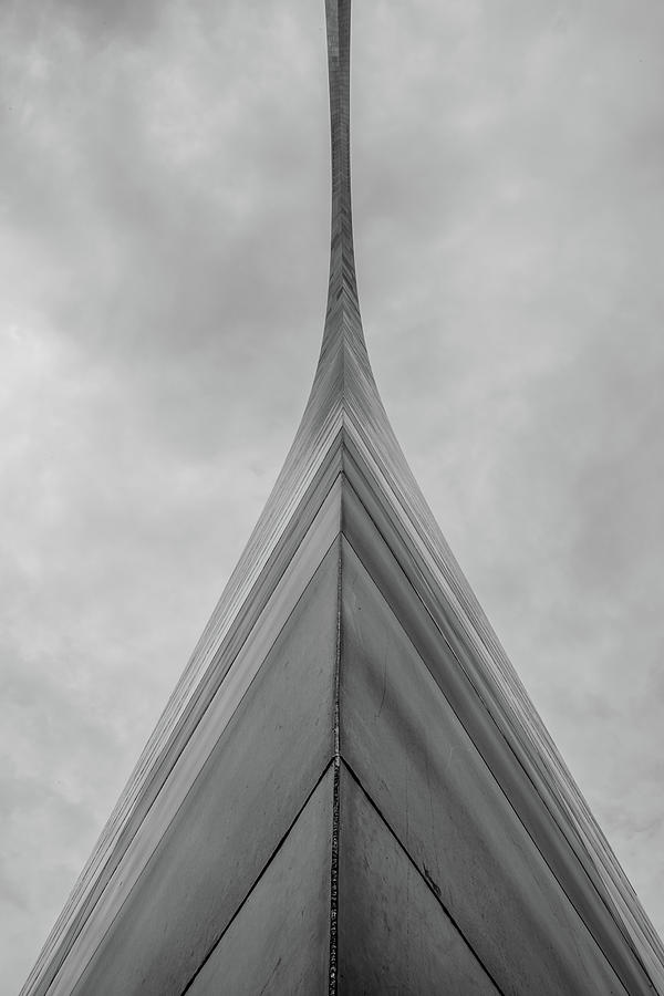 Thin Tower of Gateway Arch Photograph by Kelly VanDellen