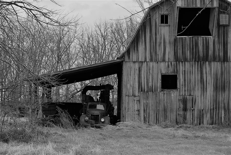 Thrasher Barn BW Photograph by Kurt Keller