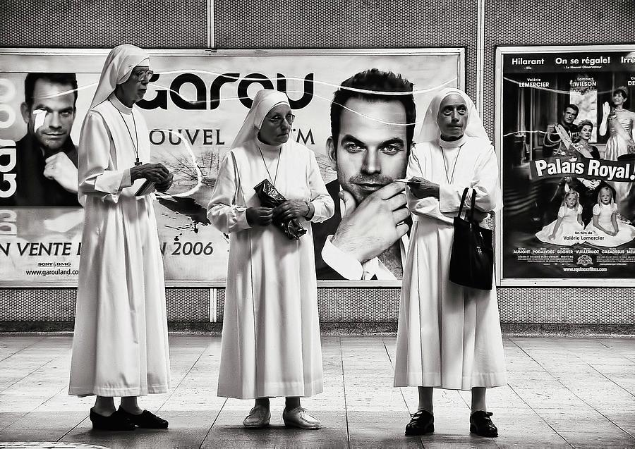 Three Nuns Photograph by Robert Knight