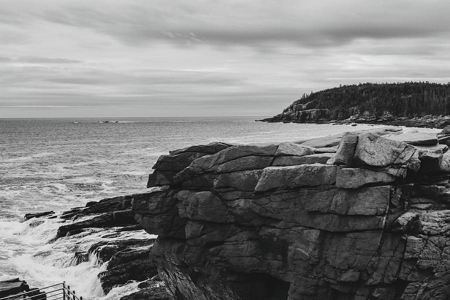 Acadia National Park Photograph - Thunder Hole Overlook Black And White by Dan Sproul